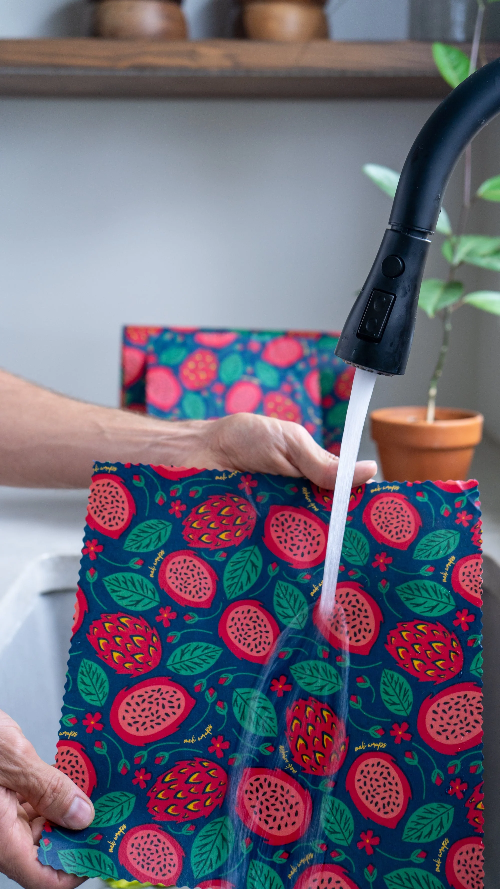 Meli Wraps Beeswax Food Wrap Roll - Dragonfruit - Image 3