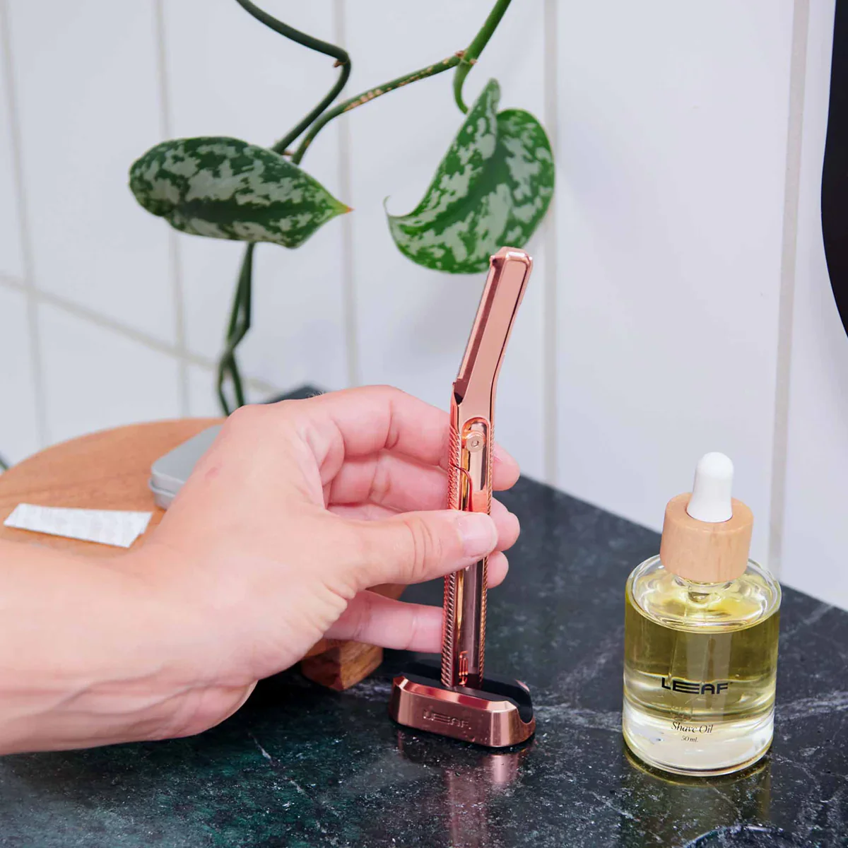 Dermaplaner Stand - Rose Gold - Image 3