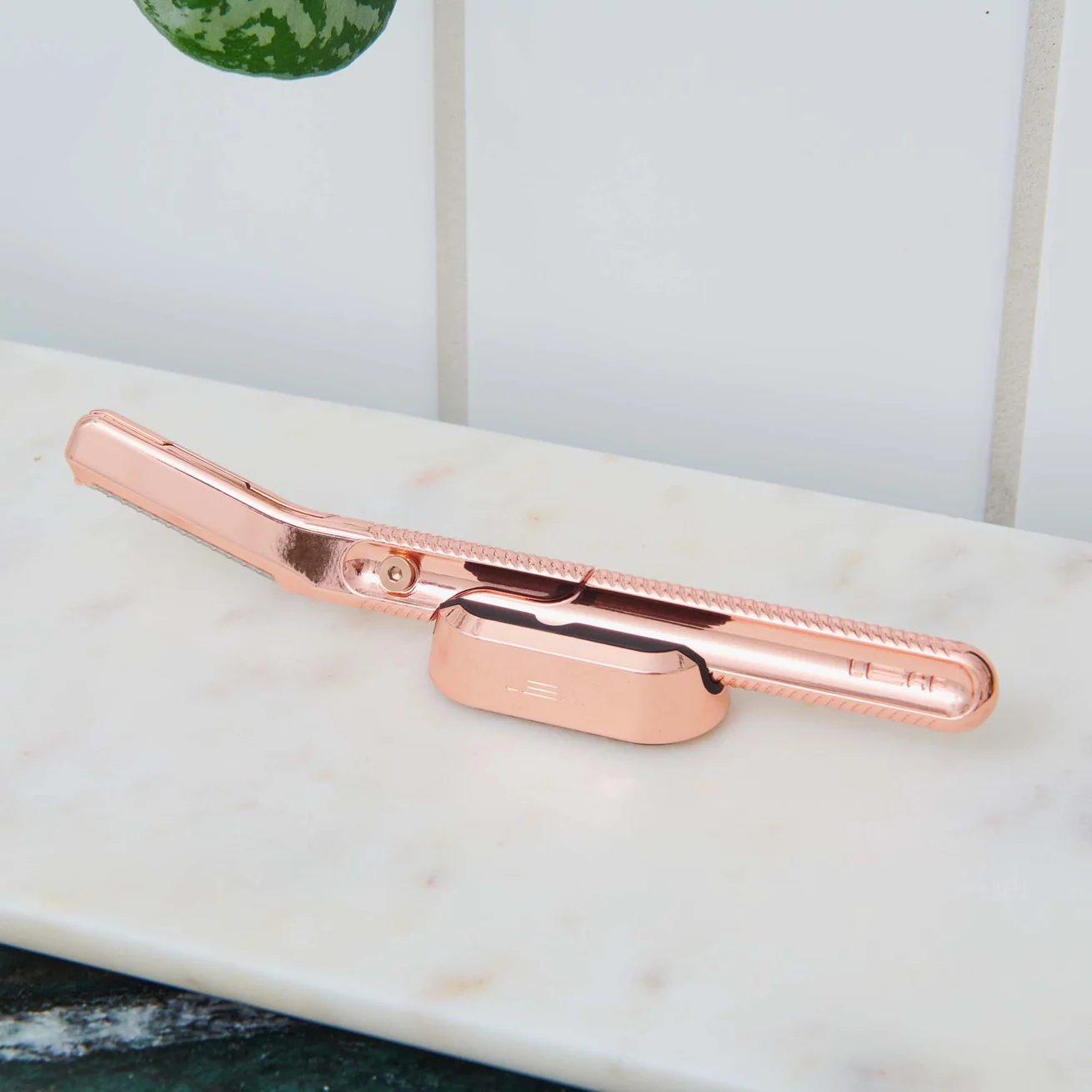 Dermaplaner Stand - Rose Gold - Image 4