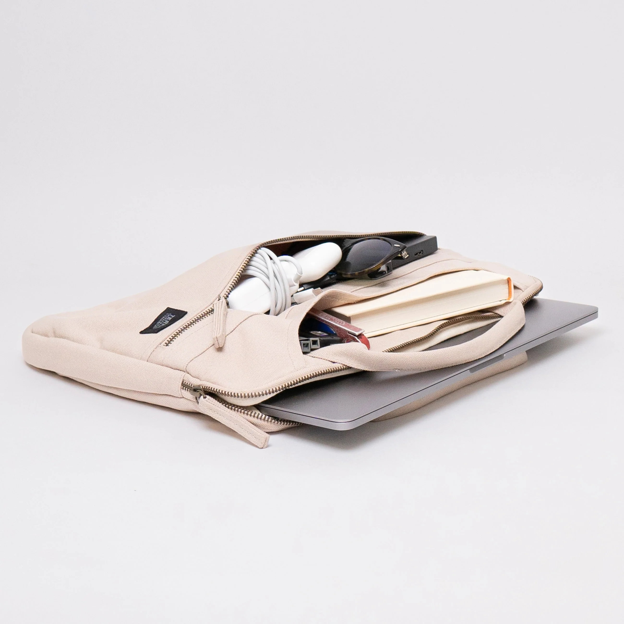 Hasta Laptop Sleeve with Handles (4 Color Options) - Image 10