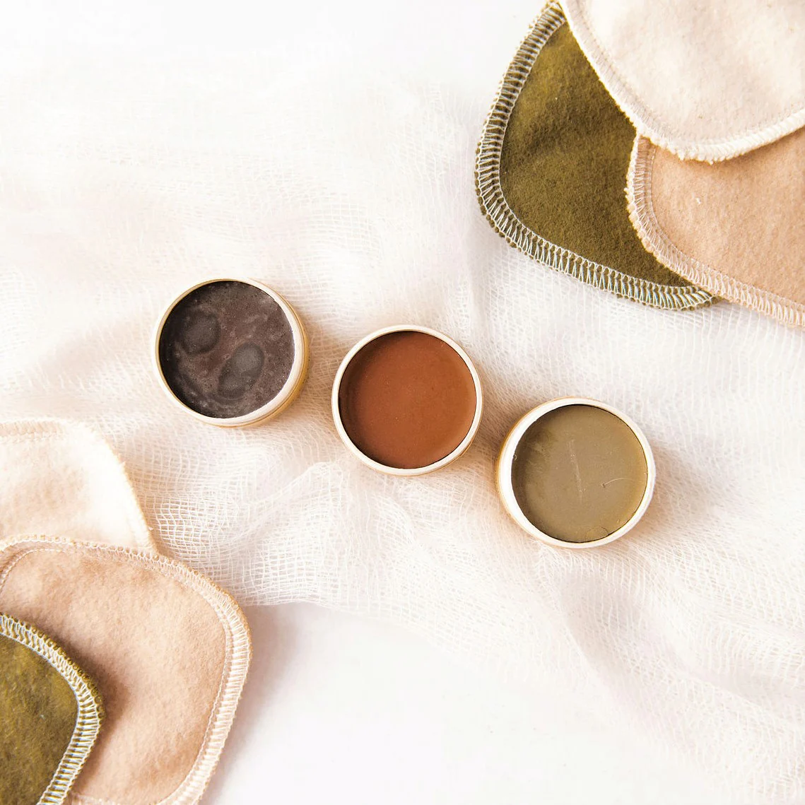 Light Eyebrow Wax - Image 3
