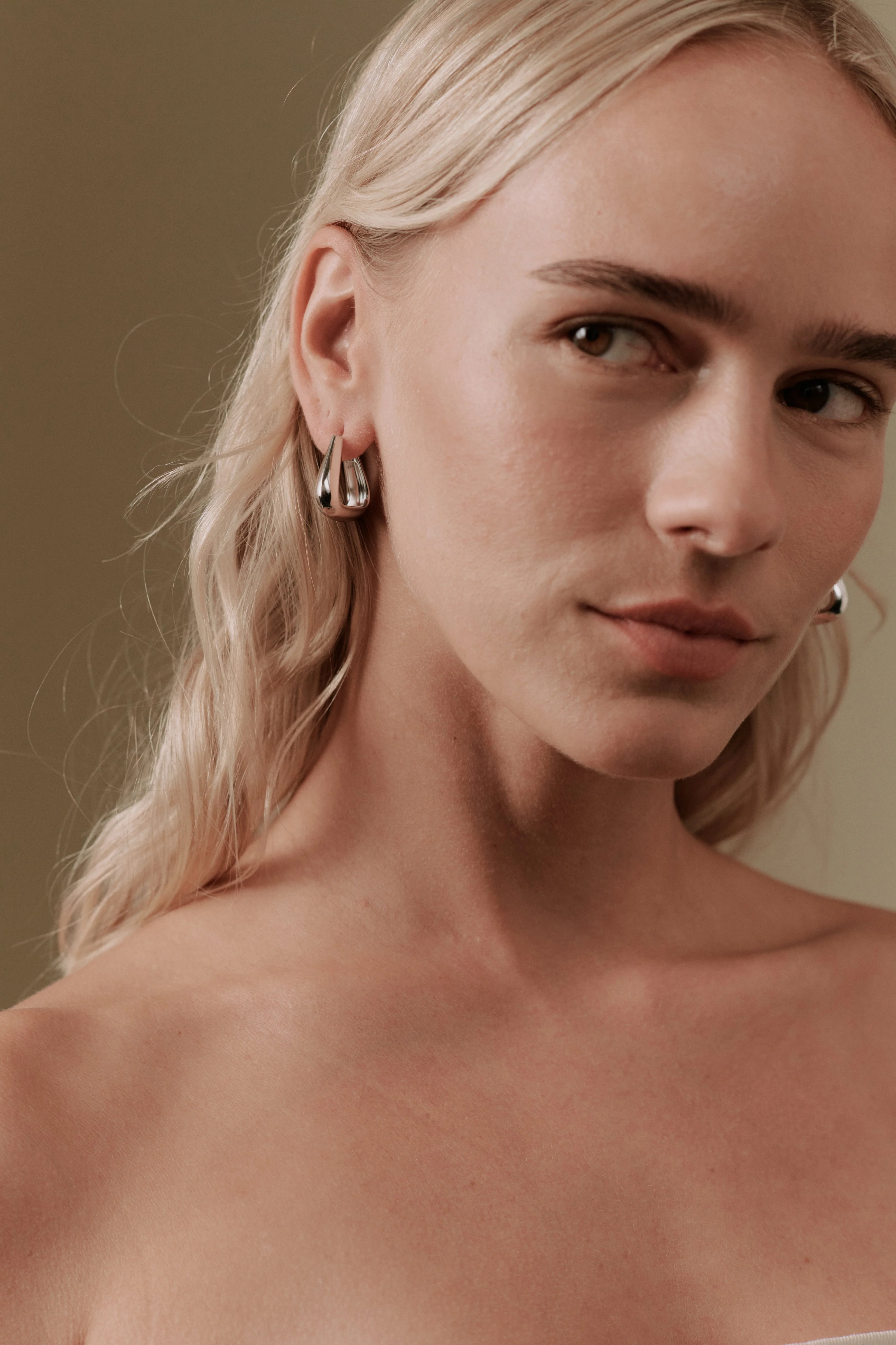 Lyle Medium Triangle Hoops - Image 7