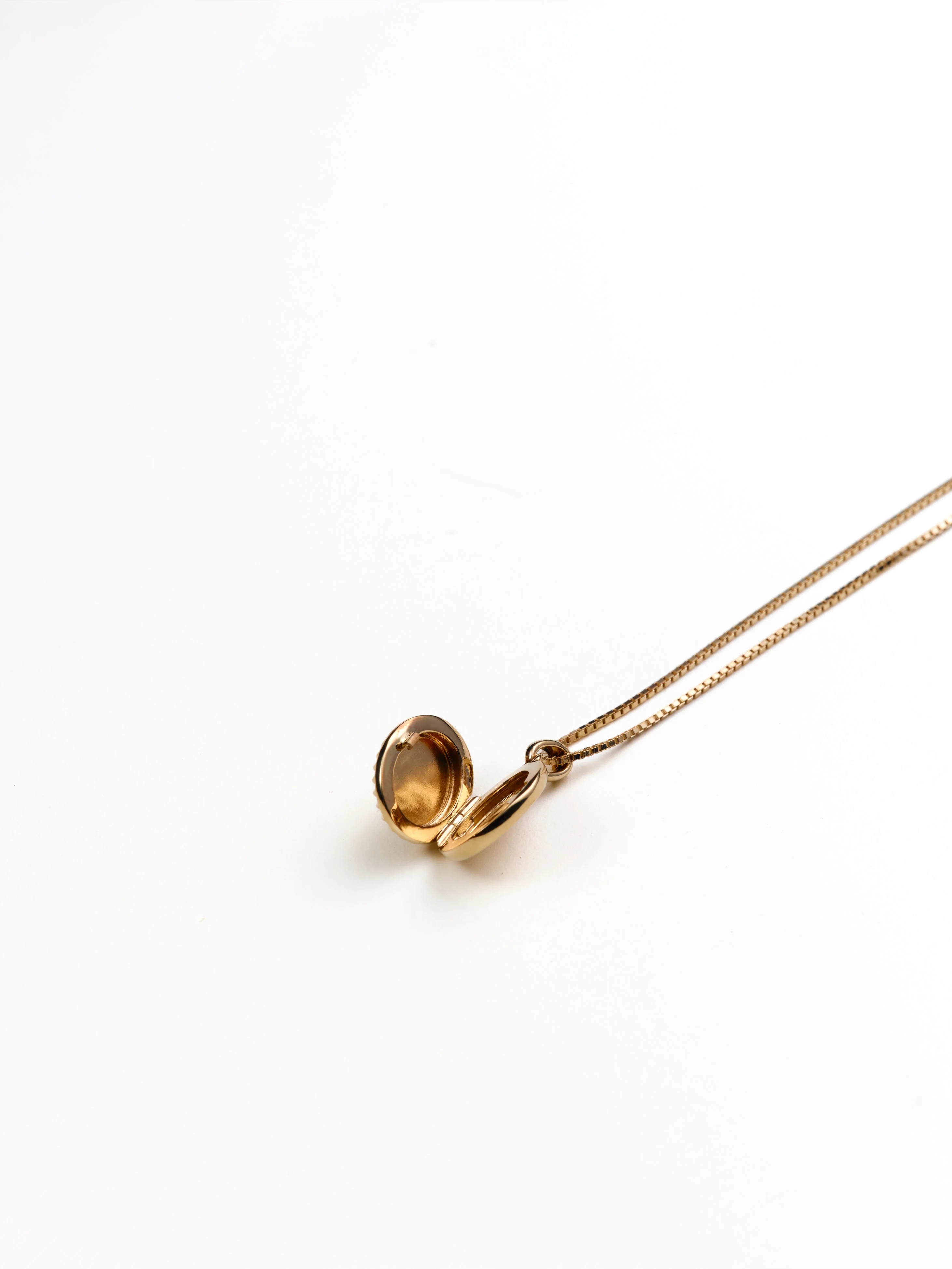 Sutton Oval Locket - Image 4