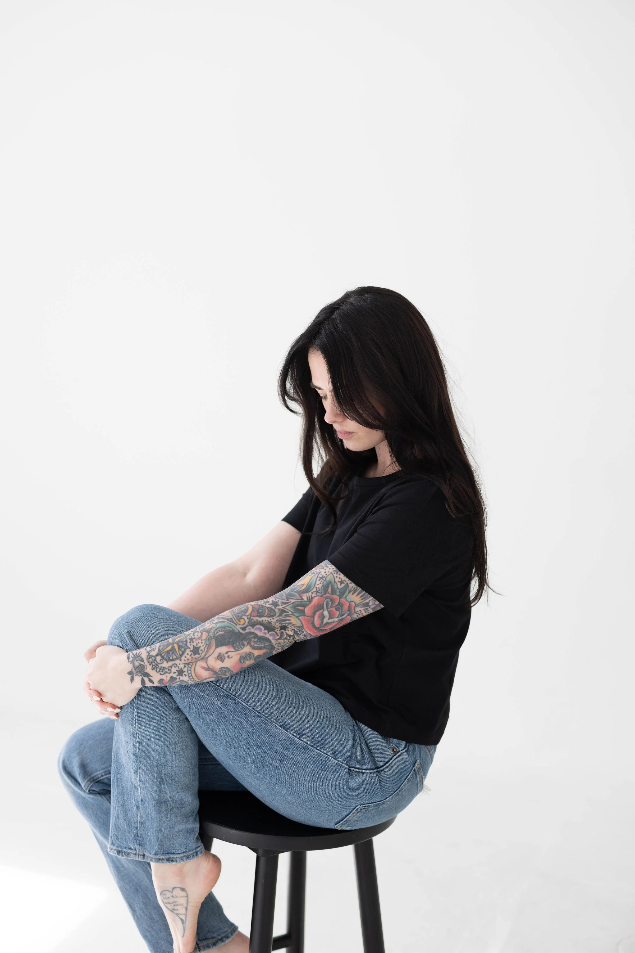 Black Mom Cropped Tee - Image 3