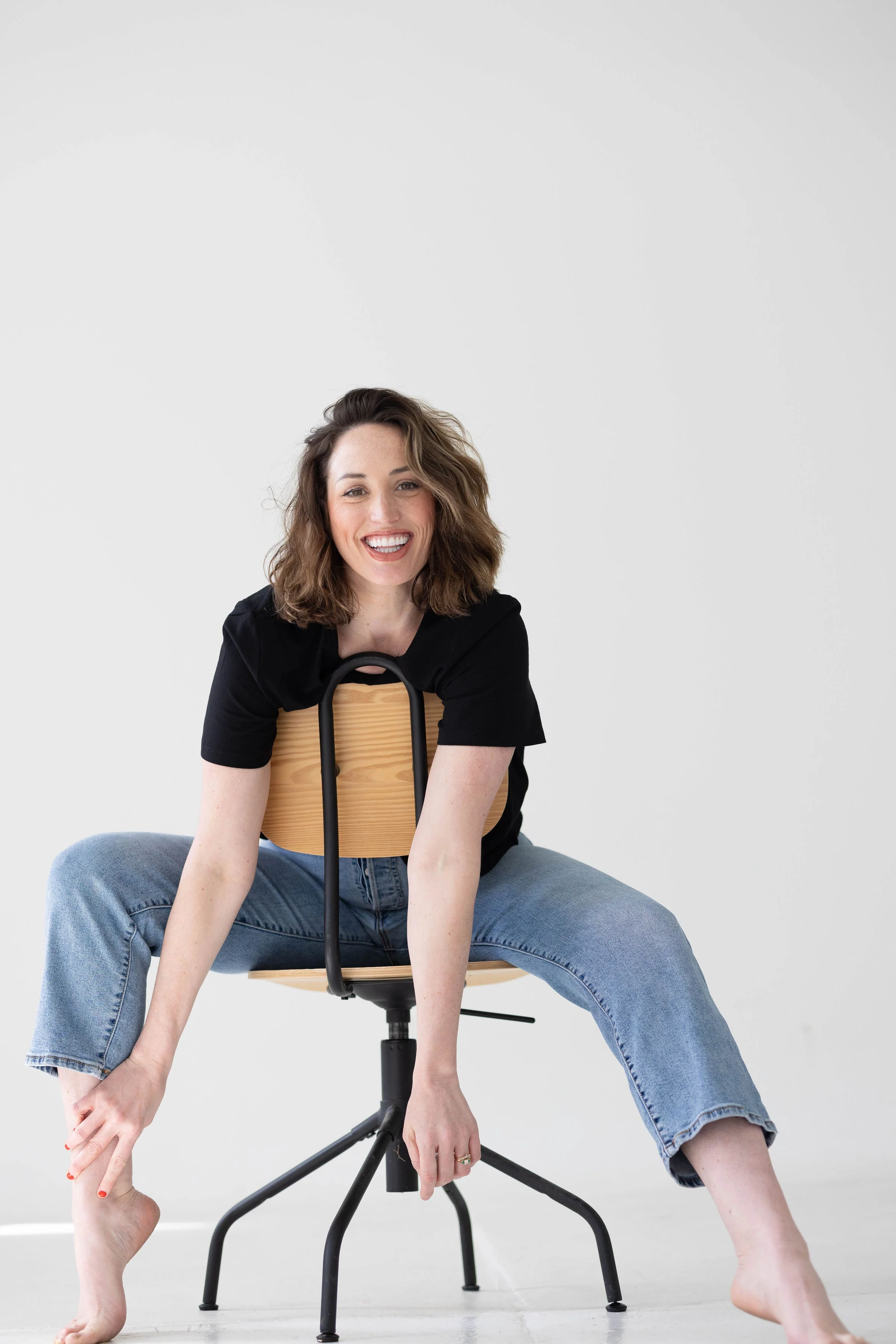 Black Mom Cropped Tee - Image 5