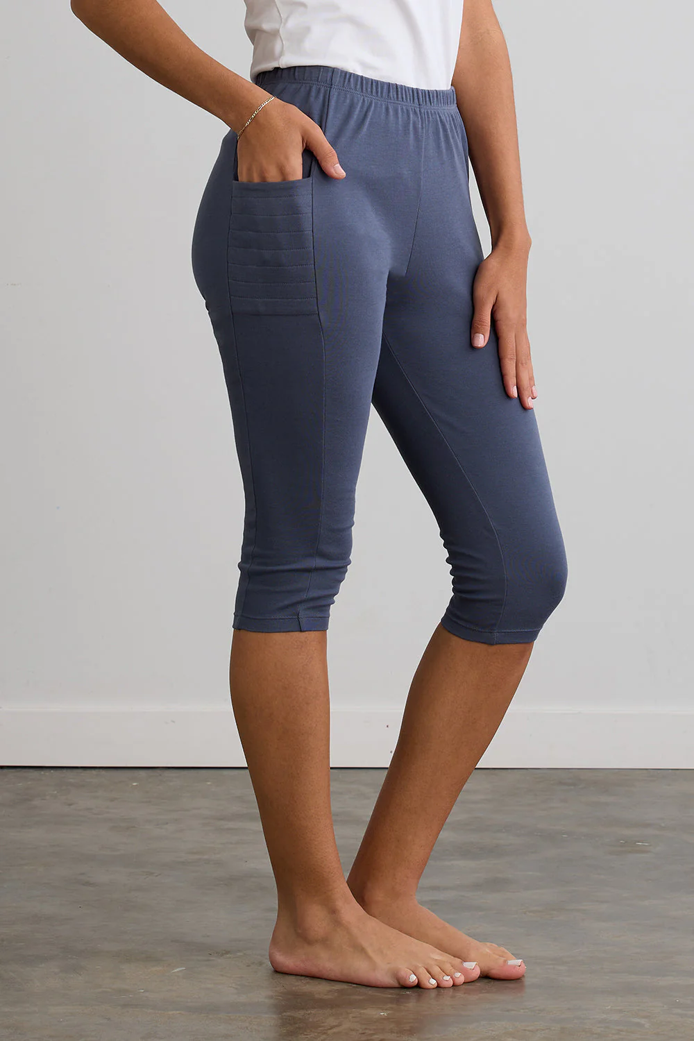 Women's Organic 100% Cotton Capri Leggings with Pockets - Image 3