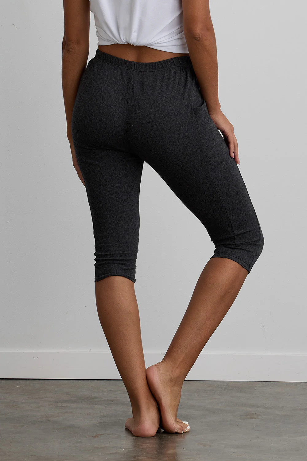 Women's Organic 100% Cotton Capri Leggings with Pockets - Image 8