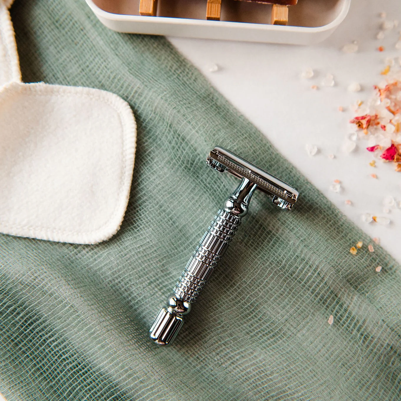 Double Edge Metal Razor - Image 3
